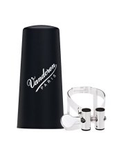 M/O Ligature and Plastic Cap for Bb Clarinet; Silver Plated